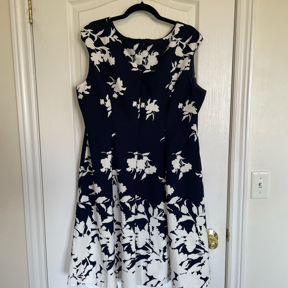 Laura fit and flare navy/cream dress. Size 16W - Picture 2 of 4